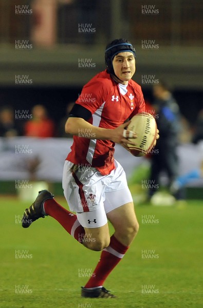 090312 - Wales U20 v Italy U20s- 6 Nations Rugby Wales' Sam Davies