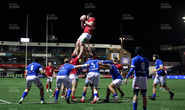 150324 - Wales U20 v Italy U20, U20 6 Nations - Jonny Green of Wales wins the line out which leads to Wales’ opening try