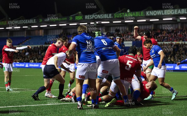 150324 - Wales U20 v Italy U20, U20 6 Nations - Wales power over to score their opening try