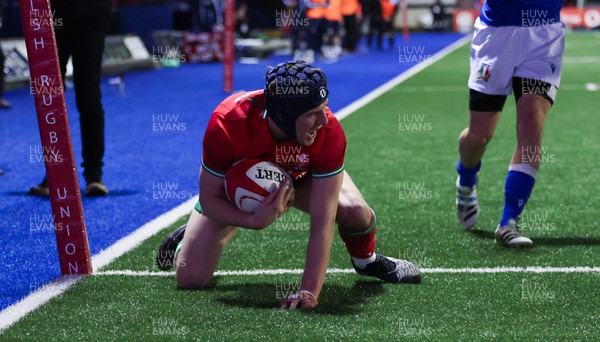 150324 - Wales U20 v Italy U20, U20 6 Nations - Kodi Stone of Wales dives in to score try
