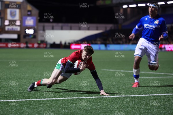 150324 - Wales U20 v Italy U20, U20 6 Nations - Matty Young of Wales dives in to score try