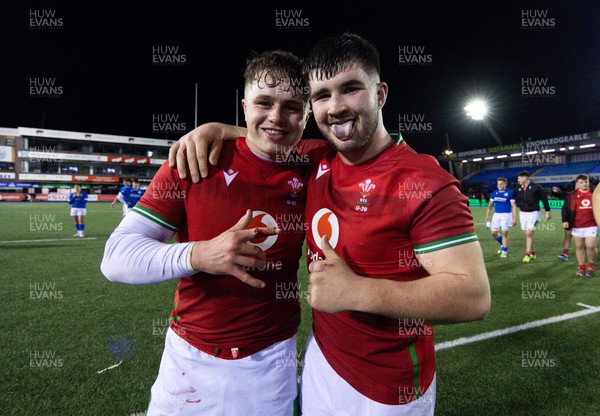 150324 - Wales U20 v Italy U20, U20 6 Nations - Wales players celebrate at the end of the match