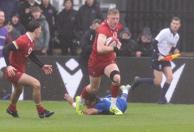 150326 - Wales v Italy, U20 Six Nations 2026 - Lewis Edwards of Wales breaks away to score try