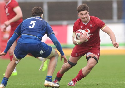 150326 - Wales v Italy, U20 Six Nations 2026 - Deian Gwynne of Wales takes on Davide Sette of Italy