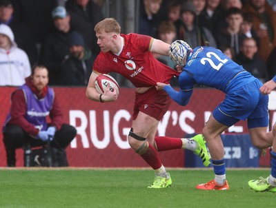 150326 - Wales v Italy, U20 Six Nations 2026 - Lewis Edwards of Wales takes on Giovanni Degli Antoni of Italy