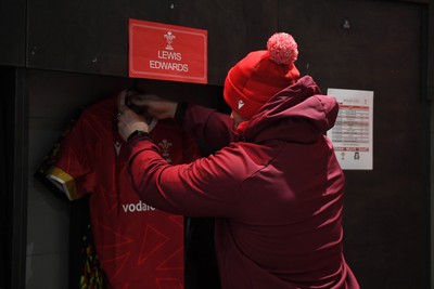 150326 - Wales U20 v Italy U20 - U20 Six Nations Championship - Wales players arrive at the stadium