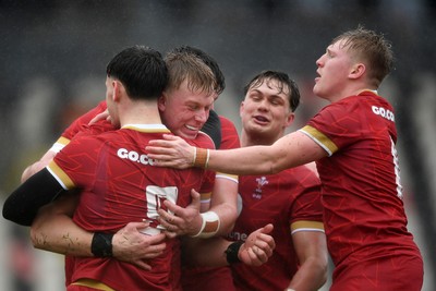 150326 - Wales U20 v Italy U20 - U20 Six Nations Championship - Lewis Edwards of Wales celebrates scoring a try with team mates