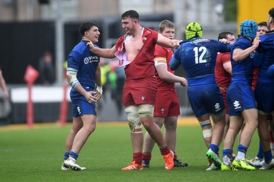 150326 - Wales U20 v Italy U20 - U20 Six Nations Championship - Both sides have confrontation as Christian Brasini of italy pulls Luke Evans of Wales’s shirt
