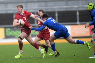 150326 - Wales U20 v Italy U20 - U20 Six Nations Championship - Lewis Edwards of Wales is challenged by Thomas Del Sureto of italy