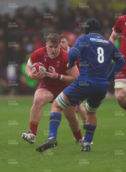 150326 - Wales v Italy, U20 Six Nations 2026 - George Tuckley of Wales takes on Alessandro Zanella of Italy