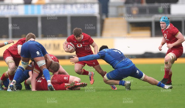 150326 - Wales v Italy, U20 Six Nations 2026 - Carter Pritchard of Wales looks to break away