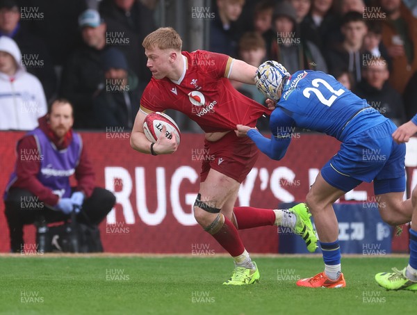 150326 - Wales v Italy, U20 Six Nations 2026 - Lewis Edwards of Wales takes on Giovanni Degli Antoni of Italy