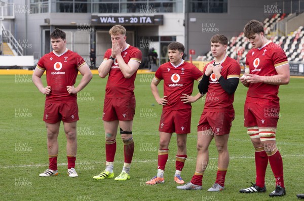 150326 - Wales v Italy, U20 Six Nations 2026 - Wales players show the dejection at the end of the match