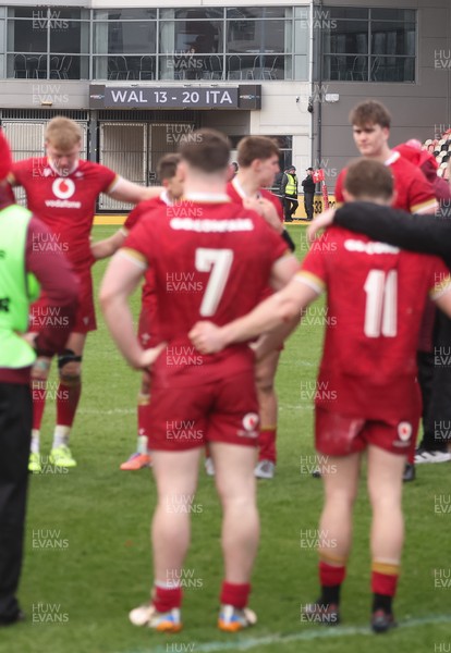 150326 - Wales v Italy, U20 Six Nations 2026 - The Wales team show the disappointment at the end of the match