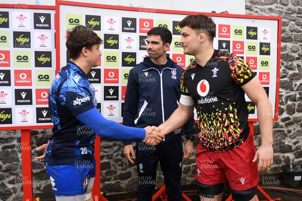 150326 - Wales U20 v Italy U20 - U20 Six Nations Championship - Riccardo Casarin of italy and Deian Gwynne of Wales at the coin toss