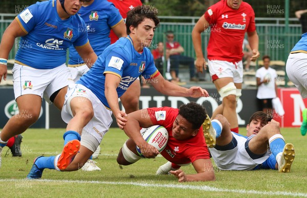 170618 - Wales U20 v Italy U20, World Rugby U20 Championship Seventh Place Play Off - Dan Davis of Wales reaches out to score try