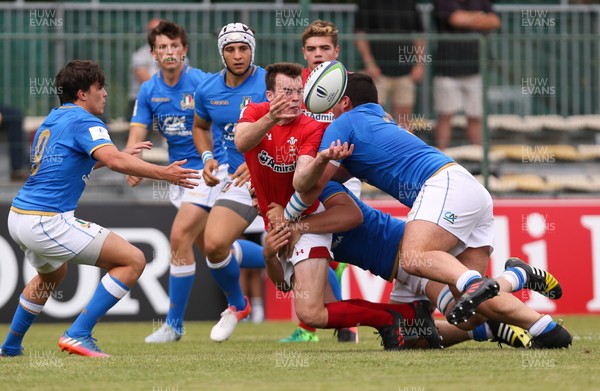 170618 - Wales U20 v Italy U20, World Rugby U20 Championship Seventh Place Play Off - Cai Evans of Wales gets the pass away as he is tackled