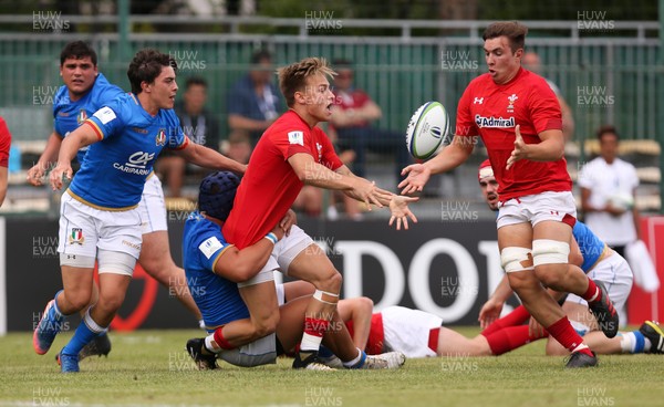 170618 - Wales U20 v Italy U20, World Rugby U20 Championship Seventh Place Play Off - Harri Morgan of Wales offloads to Taine Basham of Wales