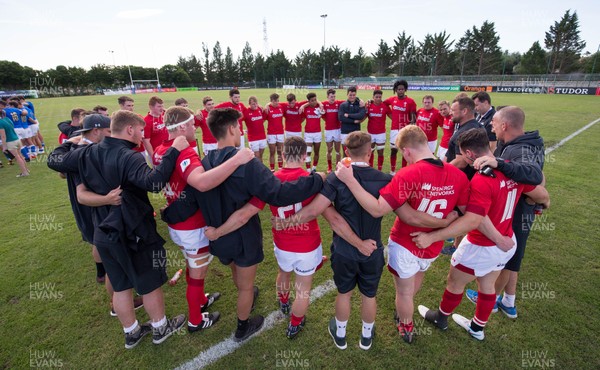 170618 - Wales U20 v Italy U20, World Rugby U20 Championship Seventh Place Play Off - The Wales U20 team huddle together after beating Italy to secure 7th place in the World Rugby U20 Championship
