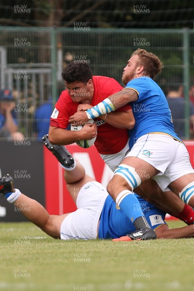 170618 - Wales U20 v Italy U20, World Rugby U20 Championship 7th Place Play Off - Chris Coleman of Wales takes on Michele Mancini Parri of Italy and Niccolo Cannone of Italy