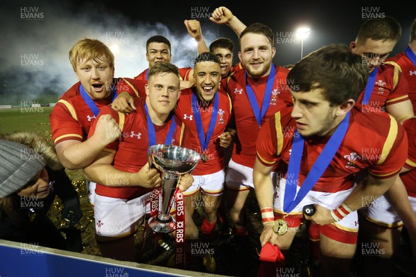 180316 - Wales U20 v Italy U20 - RBS 6 Nations - Wales celebrate there grand slam title