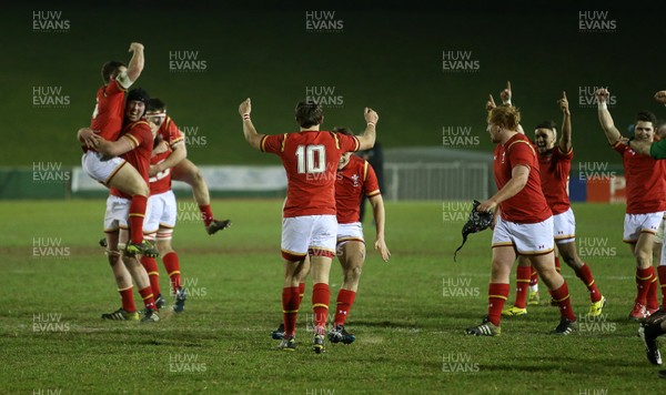 180316 - Wales U20 v Italy U20 - RBS 6 Nations - Wales celebrate at full time