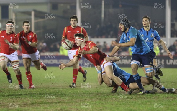 180316 - Wales U20 v Italy U20, RBS 6 Nations - Harri Millard of Wales feeds the ball out