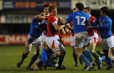 19.03.10 - Wales Under 20 v Italy Under 20 - Under 20 Six Nations 2010 - Macauley Cook of Wales on the charge. 