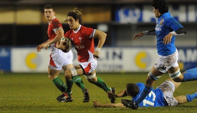 19.03.10 - Wales Under 20 v Italy Under 20 - Under 20 Six Nations 2010 - Josh Navidi of Wales on the charge. 