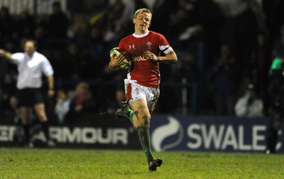 19.03.10 - Wales Under 20 v Italy Under 20 - Under 20 Six Nations 2010 - Dan Fish of Wales runs in to score try. 