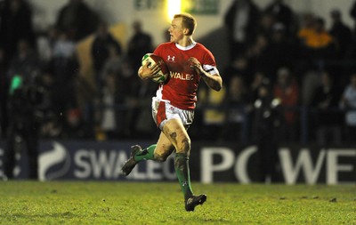 19.03.10 - Wales Under 20 v Italy Under 20 - Under 20 Six Nations 2010 - Dan Fish of Wales runs in to score try. 
