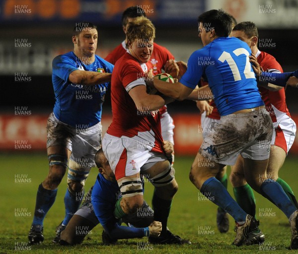 19.03.10 - Wales Under 20 v Italy Under 20 - Under 20 Six Nations 2010 - Macauley Cook of Wales on the charge. 