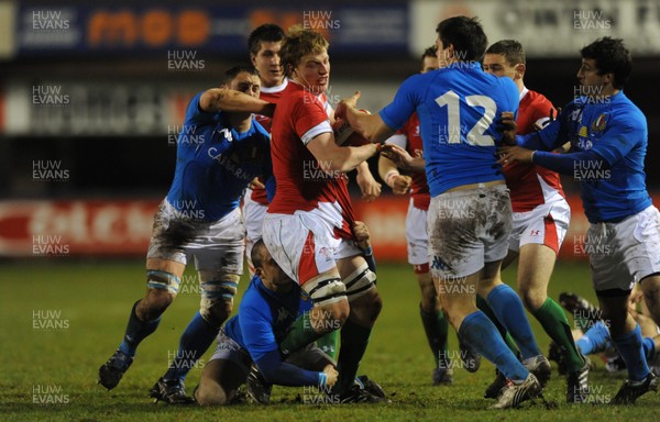19.03.10 - Wales Under 20 v Italy Under 20 - Under 20 Six Nations 2010 - Macauley Cook of Wales on the charge. 