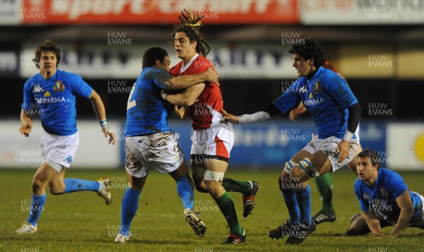 19.03.10 - Wales Under 20 v Italy Under 20 - Under 20 Six Nations 2010 - Josh Navidi of Wales on the charge. 