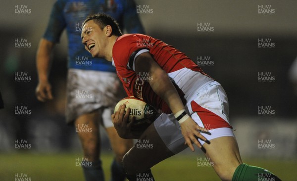 19.03.10 - Wales Under 20 v Italy Under 20 - Under 20 Six Nations 2010 - Dean Gunter of Wales celebrates try. 