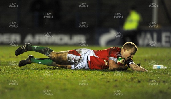 19.03.10 - Wales Under 20 v Italy Under 20 - Under 20 Six Nations 2010 - Dan Fish of Wales runs in to score try. 