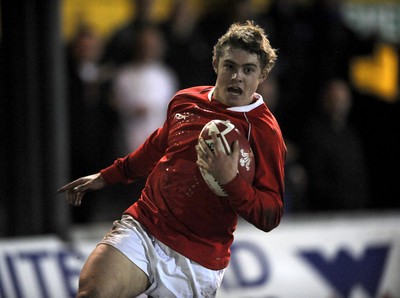 22.02.08 - Wales Under 20 v Italy Under 20 - Under 20 Six Nations - Wales' Leigh Halfpenny runs in to score try 