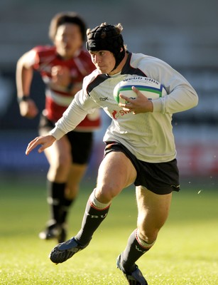10.06.08 - Wales Under 20s v Japan Under 20s - IRB Junior World Championship - Wales' Leigh Halfpenny gets into space 