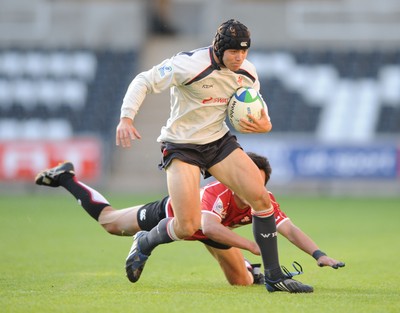 10.06.08 - Wales Under 20s v Japan Under 20s - IRB Junior World Championship - Wales' Leigh Halfpenny races away to score try 