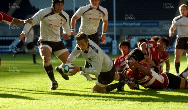 10.06.08 - Wales Under 20s v Japan Under 20s - IRB Junior World Championship - Wales' jason Tovey dives in to score try 