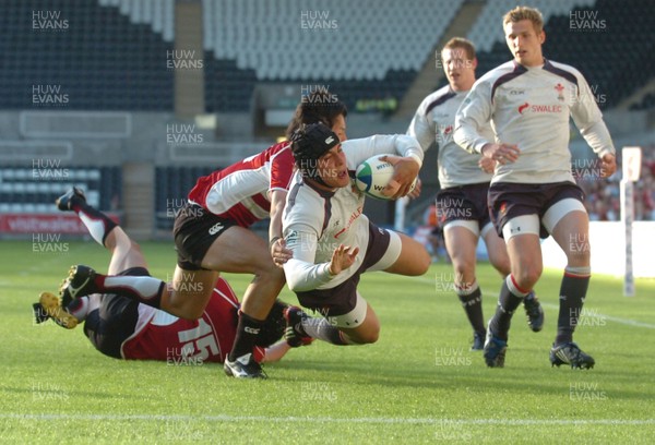 10.06.08 - Wales Under 20s v Japan Under 20s - IRB Junior World Championship - Wales' Luke Ford dives in for try 