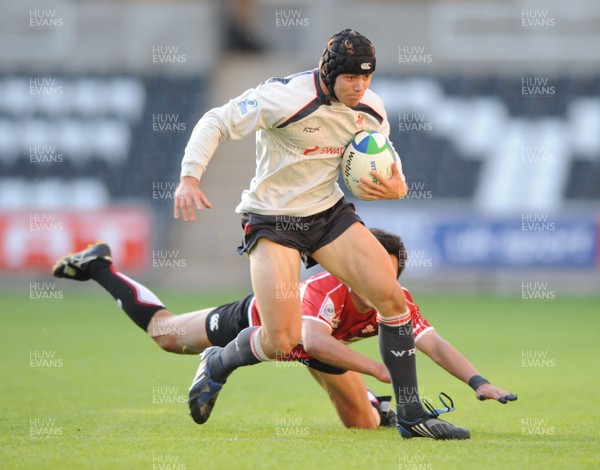 10.06.08 - Wales Under 20s v Japan Under 20s - IRB Junior World Championship - Wales' Leigh Halfpenny races away to score try 