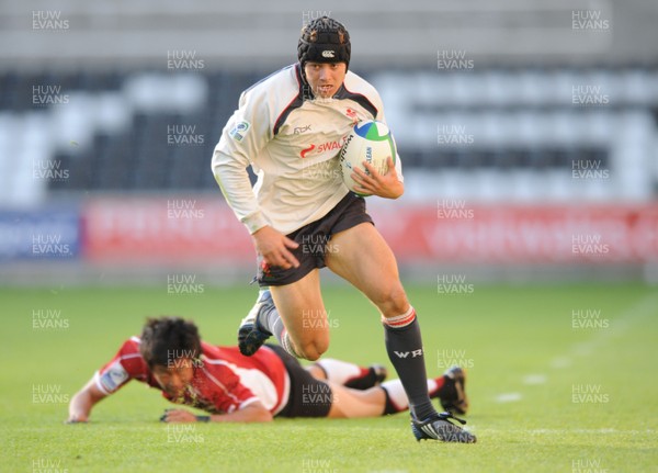 10.06.08 - Wales Under 20s v Japan Under 20s - IRB Junior World Championship - Wales' Leigh Halfpenny races away to score try 