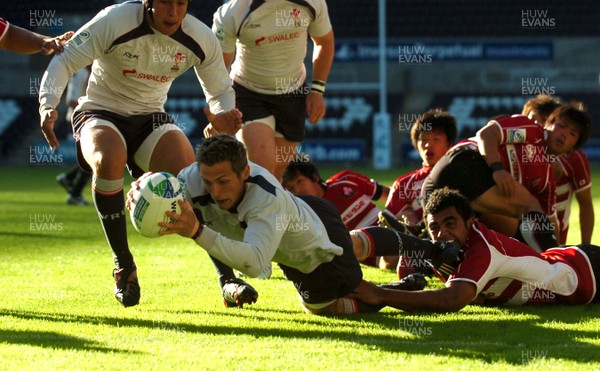 10.06.08 - Wales Under 20s v Japan Under 20s - IRB Junior World Championship - Wales' jason Tovey dives in to score try 