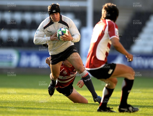10.06.08 - Wales Under 20s v Japan Under 20s - IRB Junior World Championship - Wales' Leigh Halfpenny gets into space 