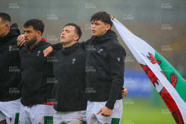 290623 - Wales v Japan - World Rugby U20 Championship - Ryan Woodman captain of Wales, and his team mates sings the Welsh national anthem