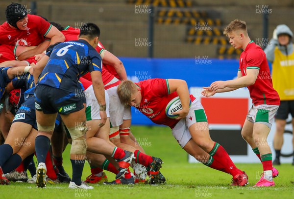 290623 - Wales v Japan - World Rugby U20 Championship - Sam Scarfe of Wales holds onto the ball behind the scrum