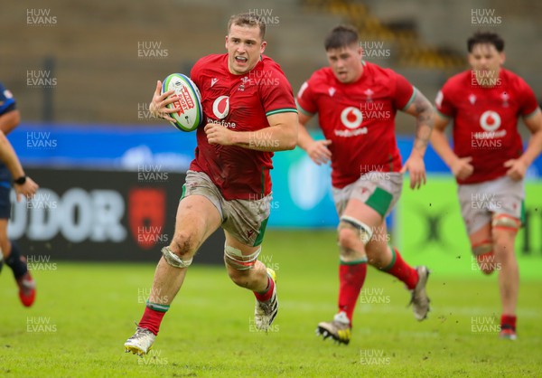 290623 - Wales v Japan - World Rugby U20 Championship - Morgan Morse of Wales sprints towards the try line