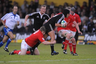 18.06.08 - Wales Under 20 v New Zealand Under 20 - Junior World Championship 2008 - New Zealand's Daniel Kirkpatrick is held by the Welsh defence. 