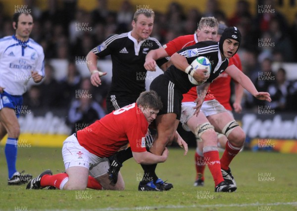 18.06.08 - Wales Under 20 v New Zealand Under 20 - Junior World Championship 2008 - New Zealand's Daniel Kirkpatrick is held by the Welsh defence. 